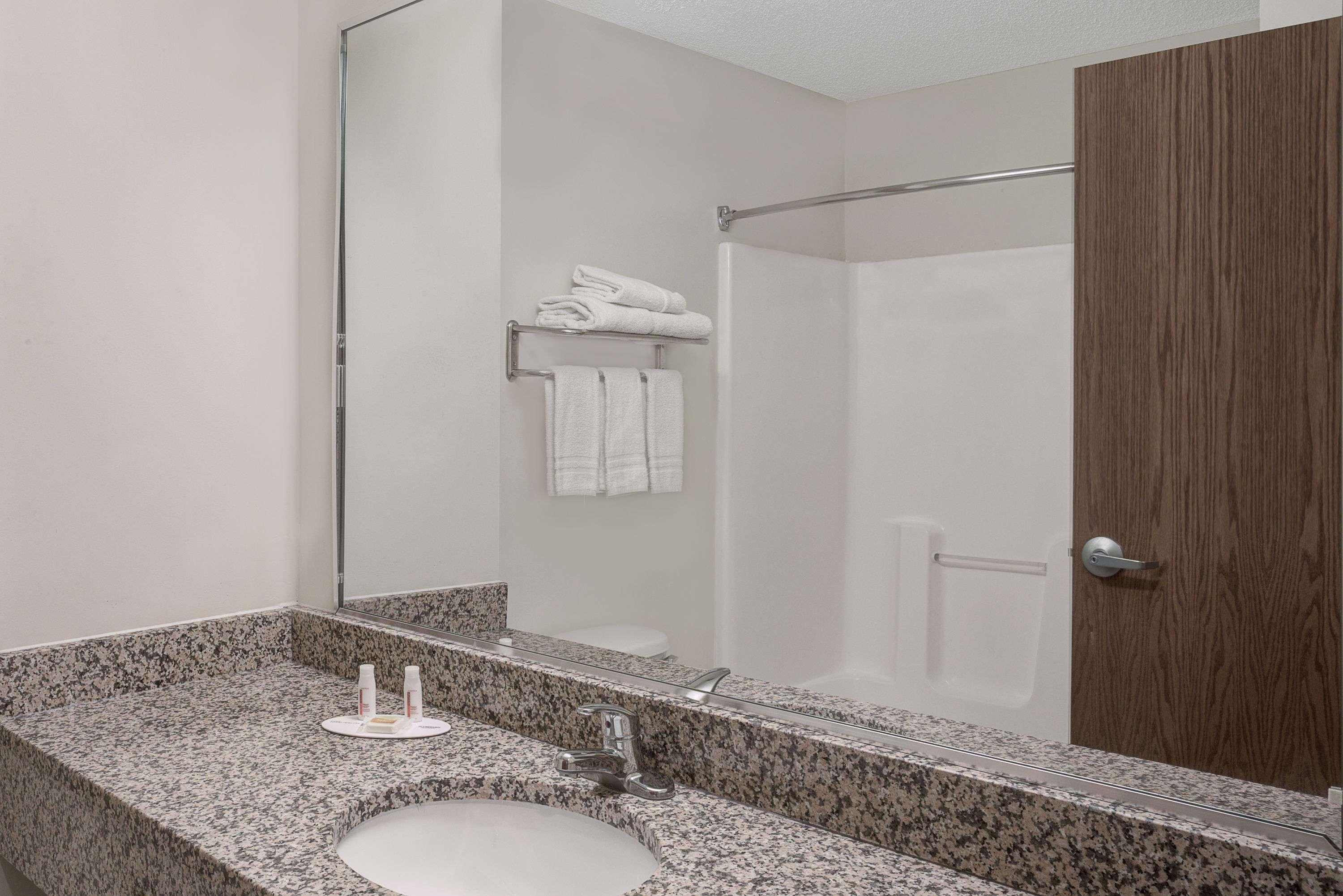 Days Inn By Wyndham Greensboro Nc Buitenkant foto