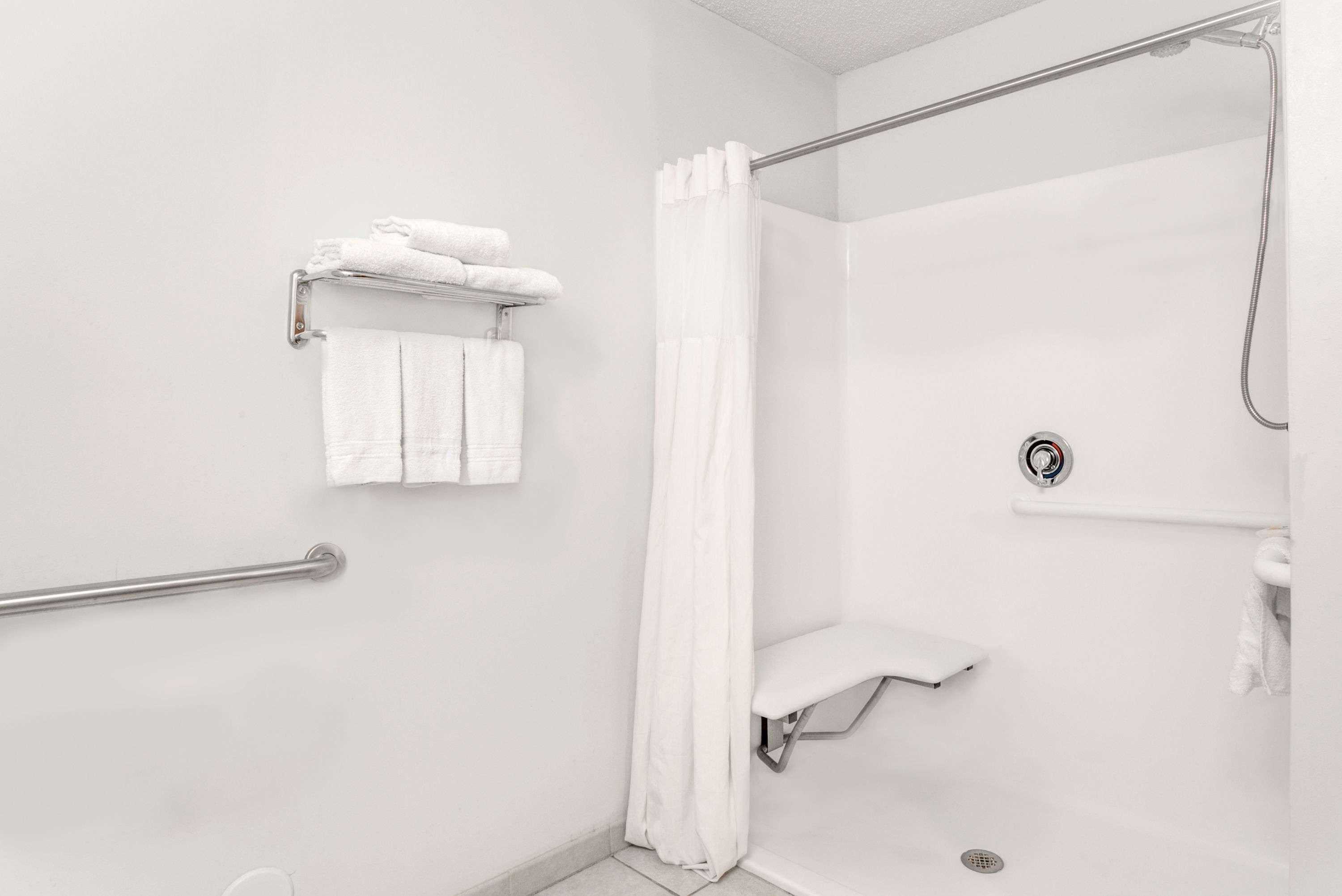 Days Inn By Wyndham Greensboro Nc Buitenkant foto