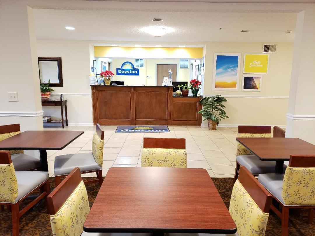 Days Inn By Wyndham Greensboro Nc Buitenkant foto